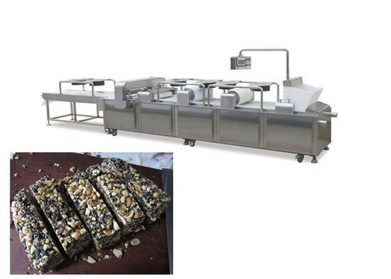 Erdnuss-Stange, die den Müsliriegel Maschinen-Energie-Nahrungs-Stangen-Produktlinie machend schneidet