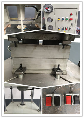 Kuh-Haut-Hund kaut den Hundeknochen, der das Maschine gepresste Knochen-Lochen der ungegerbten Schlachthaut macht