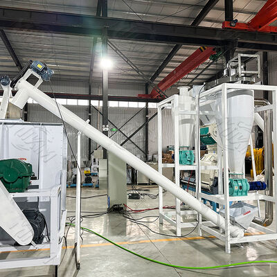 Die CE-zertifizierte, vollständig aus Edelstahl gefertigte Extrudierte Produktionslinie für Aquafutterpellets wird verkauft, um Rohmaterialien in nährstoffreiche pelletierte Futtermittel für Aquakultur und Viehzucht zu verarbeiten.